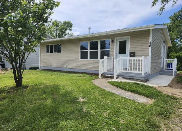 Property at 25 Ridge Lane Dr, Decatur, IL 62521, 4 beds, 2 baths