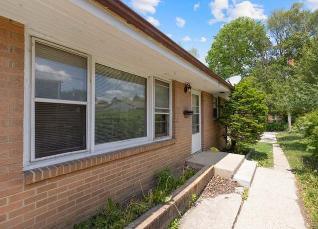 Property at 3229 Liberty Dr, Rockford, IL 61101, 4 beds, 2 baths