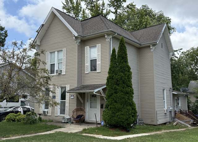 Property at 810 W Market St, Bloomington, IL 61701, 4 beds, 3 baths