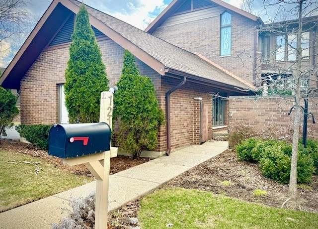 Property at 1210 Hawthorne Ln, Hinsdale, IL 60521, 4 beds, 5 baths