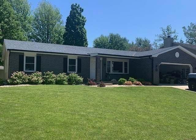 Property at 43 Kenfield Cir, Bloomington, IL 61704, 3 beds, 2.5 baths