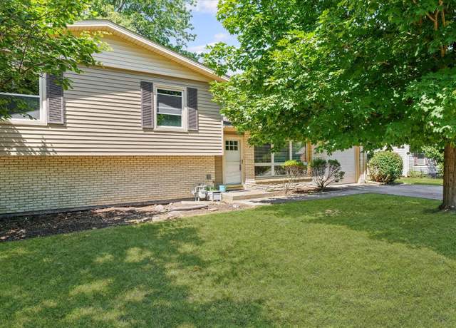 Property at 2007 S Prospect Ave, Champaign, IL 61820, 5 beds, 2 baths