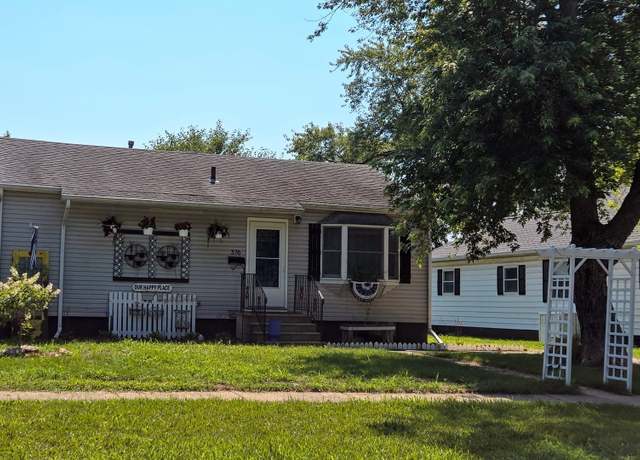 Property at 376 S Oak St, Manteno, IL 60950, 3 beds, 1 bath