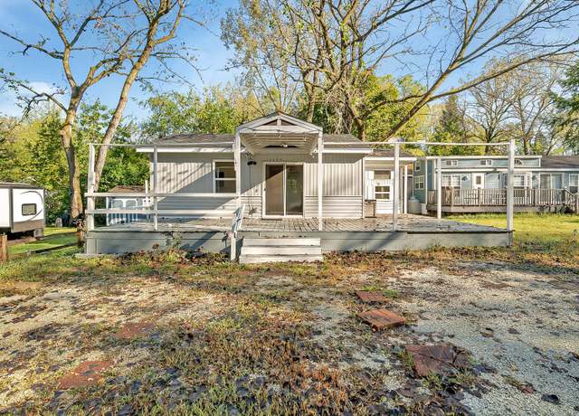Property at 136 Dogwood Ln, Wilmington, IL 60481, 3 beds, 2 baths