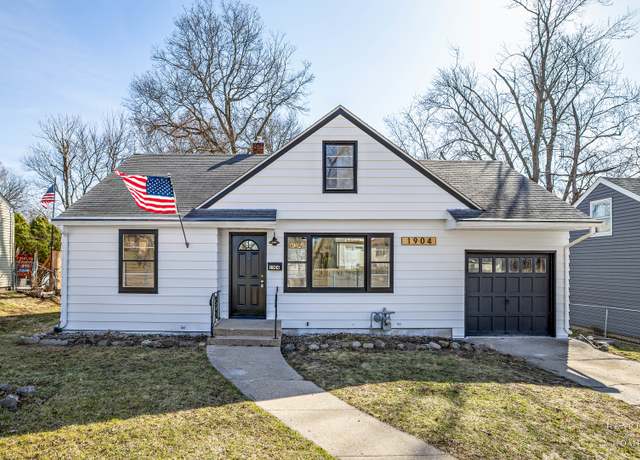 Property at 1904 20th St, Rockford, IL 61104, 3 beds, 2 baths