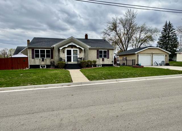 Property at 914 8th St, Peru, IL 61354, 3 beds, 2 baths