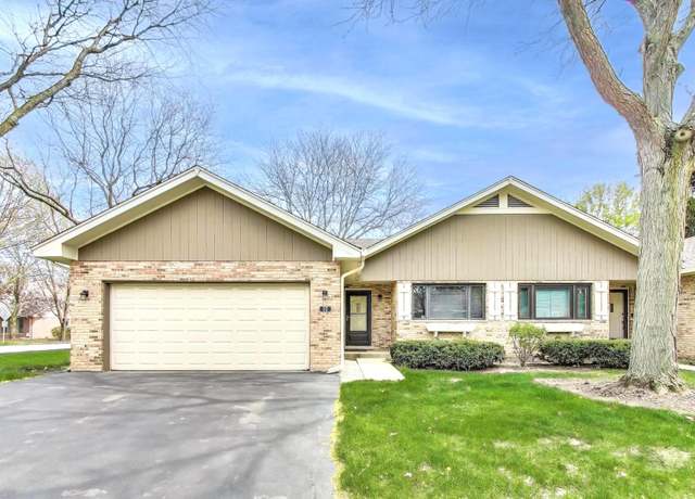 Property at 37 Chelsea St, Bloomingdale, IL 60108, 2 beds, 2 baths