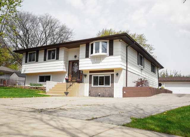 Property at 1500 W Wise Rd, Schaumburg, IL 60193, 5 beds, 2 baths
