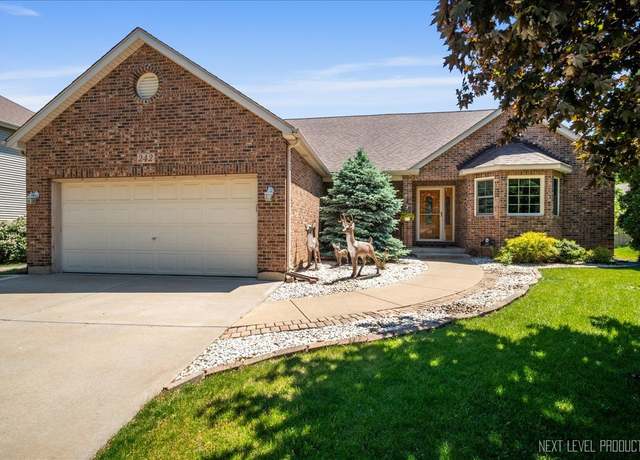 Property at 242 Willowwood Dr, Oswego, IL 60543, 3 beds, 3 baths
