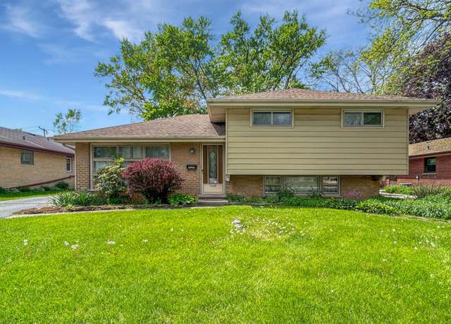 Property at 1048 Marshall Dr, Des Plaines, IL 60016, 3 beds, 1.5 baths