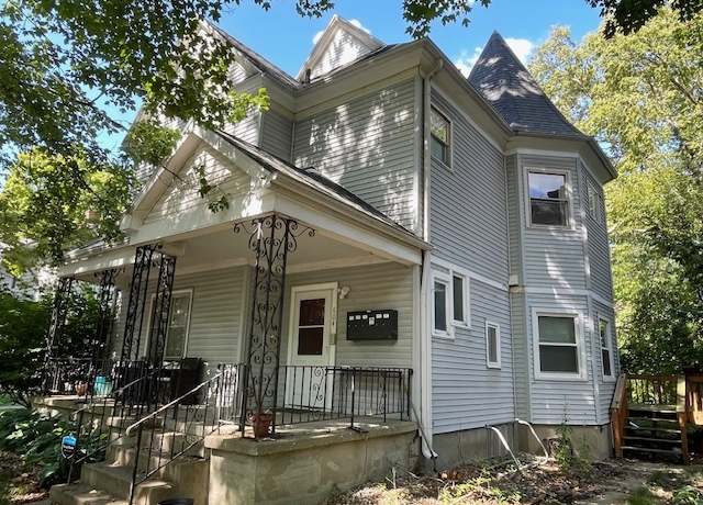 Property at 604 W Main St, Urbana, IL 61801, 2 beds, 20 baths