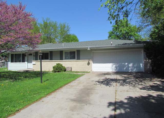 Property at 831 N Glenwood Pl, Aurora, IL 60506, 3 beds, 2.5 baths