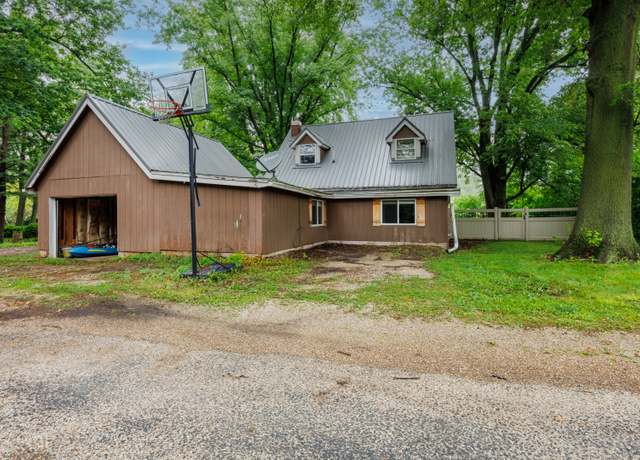 Property at 17366 Walden Rd, Hudson, IL 61748, 3 beds, 2 baths