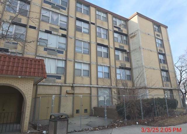 Property at 4351 W 76th St Unit C1504, Chicago, IL 60652, 3 beds, 2 baths