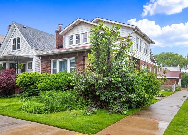 Property at 4835 W Sunnyside Ave, Chicago, IL 60630, 5 beds, 2 baths