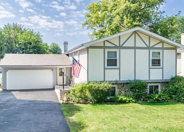 Property at 15 W Oak St, Lake In The Hills, IL 60156, 5 beds, 3 baths
