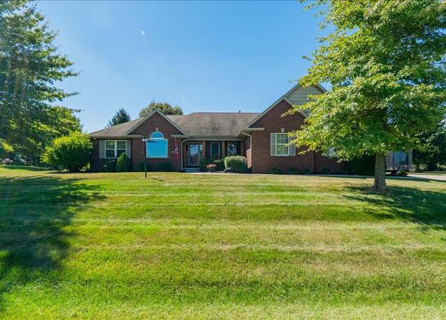 Property at 16035 Garnet Ln, Bloomington, IL 61705, 5 beds, 3.5 baths
