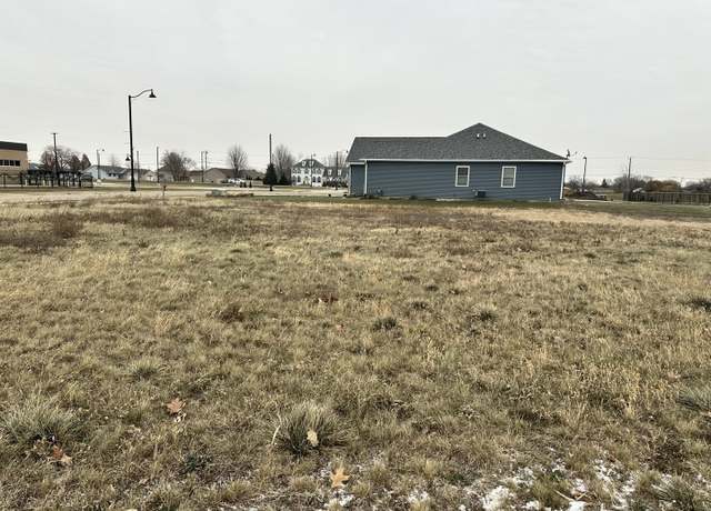 Property at 11 Pointe Blvd, Peru, IL 61354