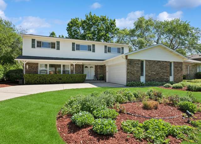 Property at 1227 Crane Blvd, Libertyville, IL 60048, 4 beds, 2.5 baths