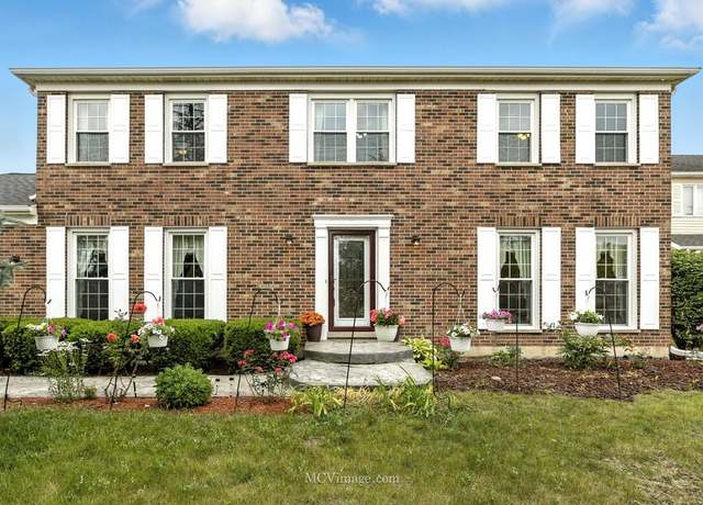 Property at 3835 Huntington Blvd, Hoffman Estates, IL 60192, 4 beds, 2.5 baths