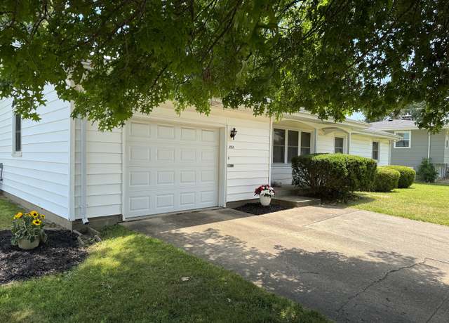 Property at 824 Kenton Dr, Charleston, IL 61920, 4 beds