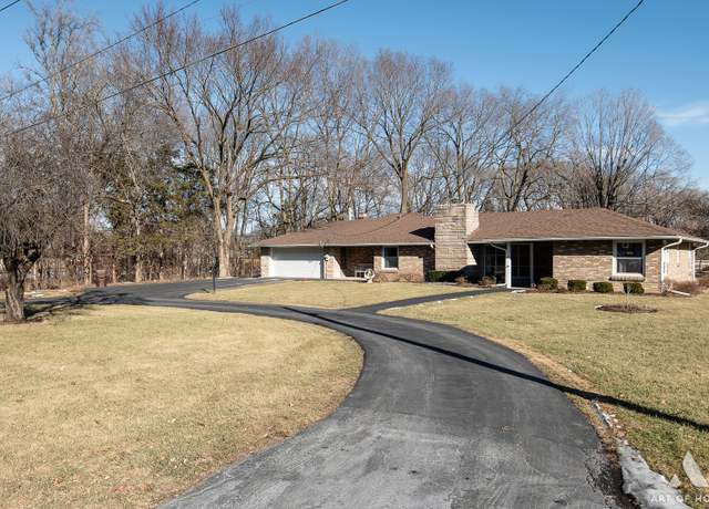 Property at 10 Cherry Hill Rd, Joliet, IL 60433, 3 beds, 2.5 baths