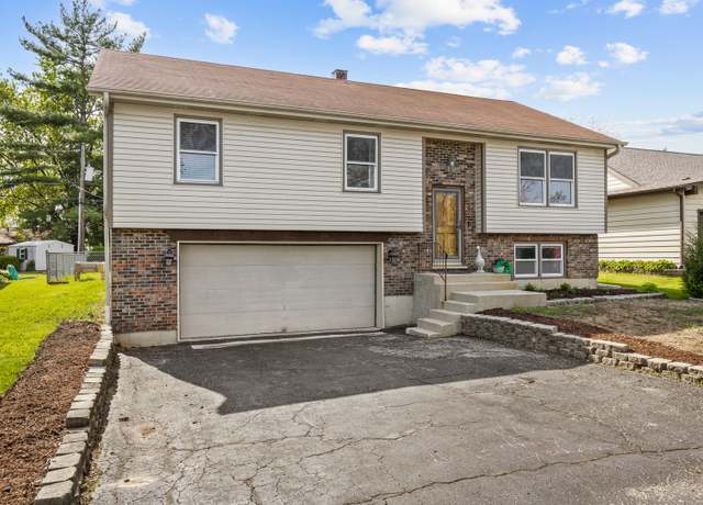 Property at 5611 Oak Park Rd, Oakwood Hills, IL 60013, 3 beds, 3 baths