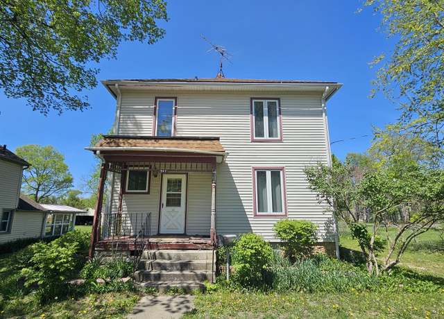 Property at 941 W Perry St, Belvidere, IL 61008, 3 beds, 1.5 baths