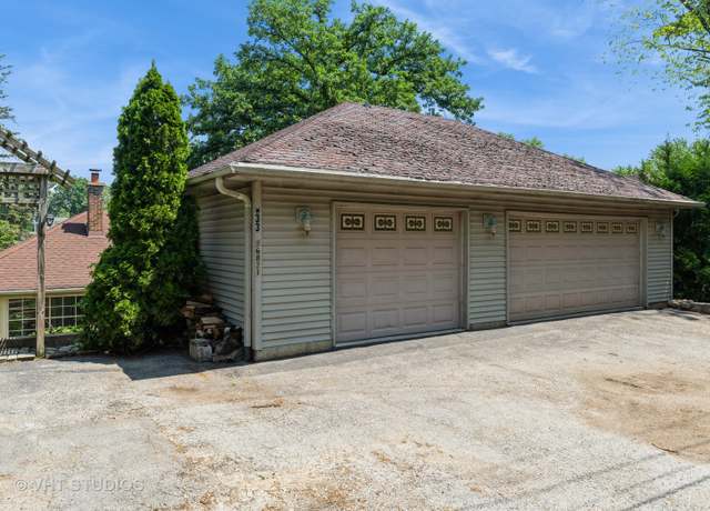 Property at 26821 N Oakdale Ln, Mundelein, IL 60060, 3 beds, 2 baths