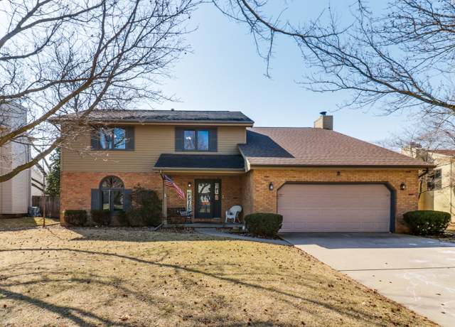 Property at 40 Chiswick Cir, Bloomington, IL 61704, 4 beds, 3 baths