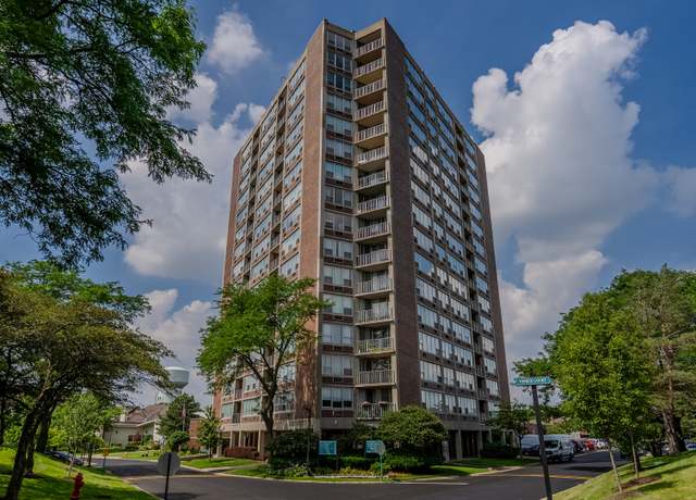 Property at 3925 Triumvera Dr Unit 9B, Glenview, IL 60025, 2 beds, 2 baths