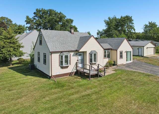 Property at 206 E Hawthorne Dr, Round Lake Beach, IL 60073, 2 beds, 1 bath