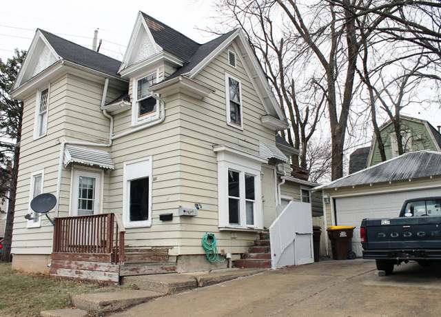Property at 603 1/2 S Walnut Ave, Freeport, IL 61032, 4 beds, 2 baths