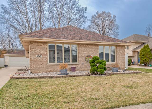 Property at 5425 W 108th Pl, Oak Lawn, IL 60453, 3 beds, 2 baths