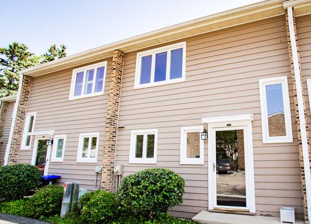 Property at 590 Green Bay Rd, Glencoe, IL 60022, 2 beds, 1.5 baths