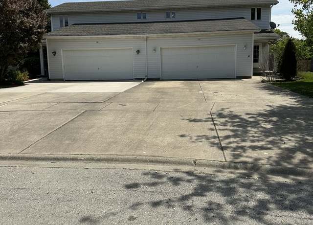 Property at 1326 Post Oak Ct #1, Crest Hill, IL 60403, 2 beds, 2.5 baths