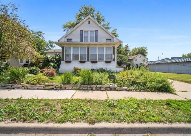 Property at 1205 E Oakland Ave, Bloomington, IL 61701, 3 beds, 2 baths