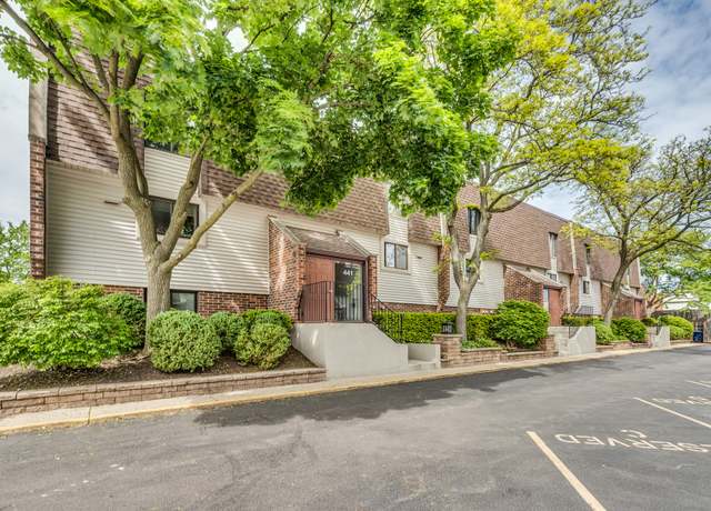 Property at 441 Elm St Unit 3A, Deerfield, IL 60015, 2 beds, 2.5 baths