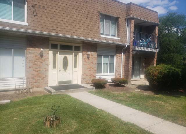 Property at 820 Sandra Dr Unit 2C, University Park, IL 60484, 3 beds, 2 baths