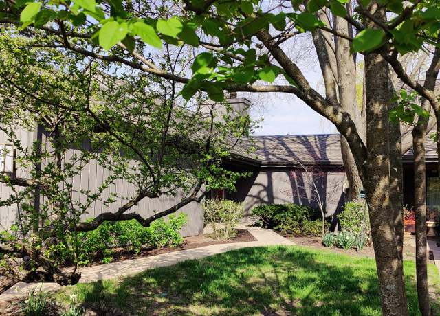 Property at 377 Mallard Pt, Lake Barrington, IL 60010, 3 beds, 3 baths