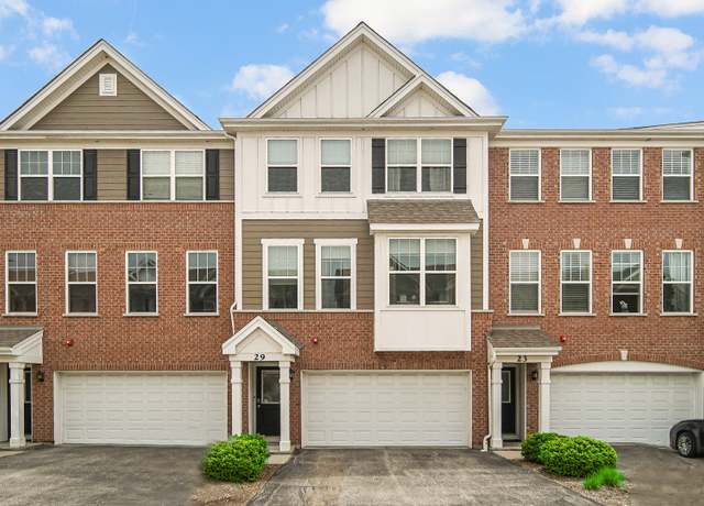 Property at 29 Grey Wolf Dr, Wheeling, IL 60090, 3 beds, 2.5 baths