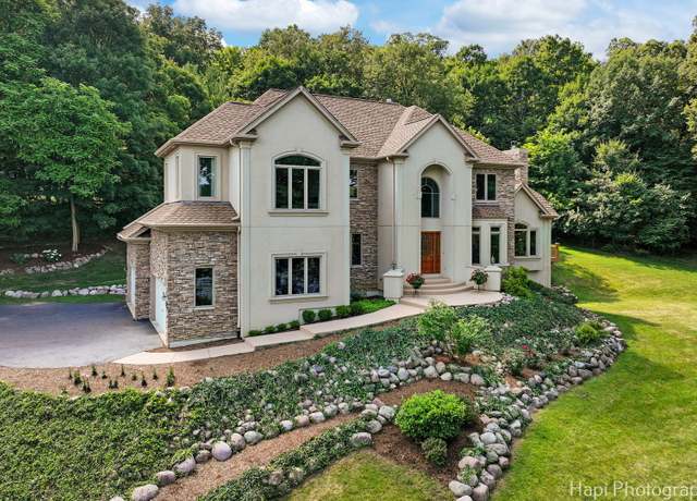 Property at 10440 N River Rd, Algonquin, IL 60102, 4 beds, 2.5 baths