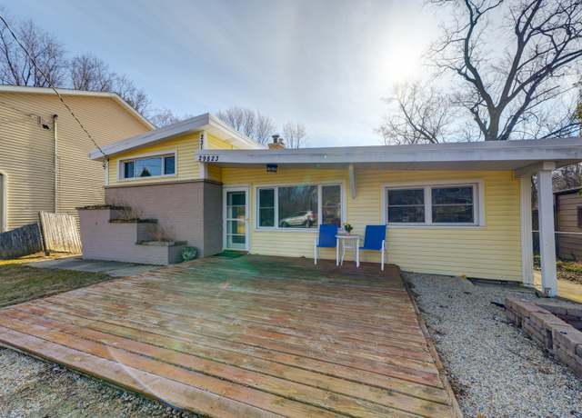 Property at 231 Bayshore Dr, Lake Bluff, IL 60044, 3 beds, 1 bath