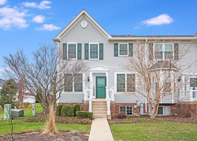 Property at 2047 Swan Ln, Batavia, IL 60510, 3 beds, 2.5 baths
