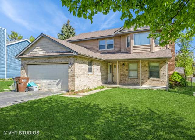 Property at 430 Meadow Ave, Woodstock, IL 60098, 3 beds, 2.5 baths