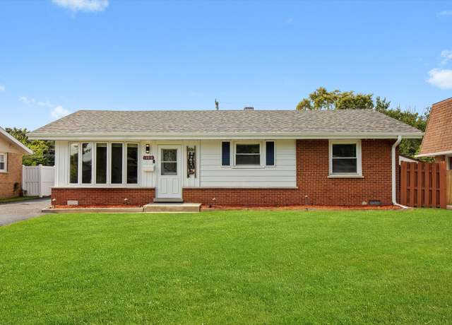 Property at 13018 W Playfield Dr, Crestwood, IL 60418, 3 beds, 1.5 baths