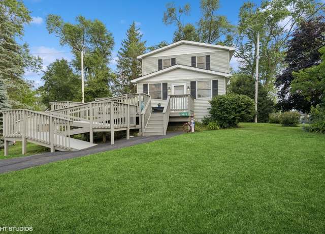 Property at 33323 75th St, Burlington, WI 53105, 3 beds, 2 baths