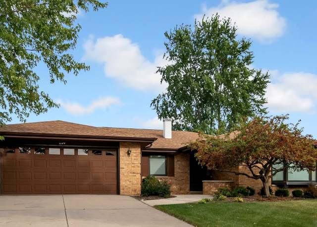 Property at 109 Millis Ln, Schaumburg, IL 60193, 3 beds, 2.5 baths