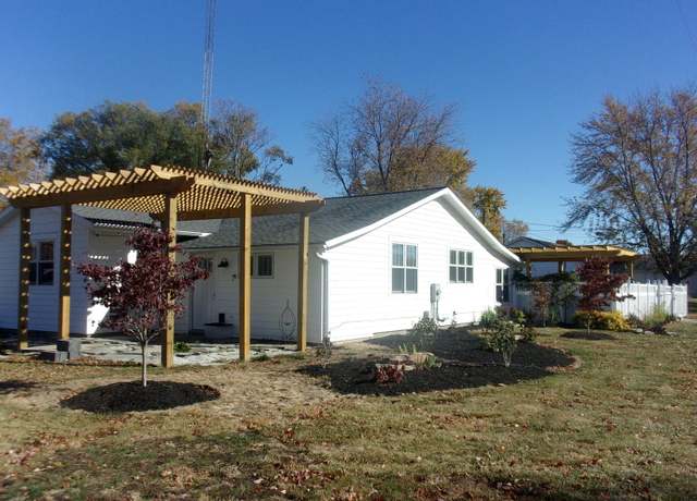 Property at 400 N Market St, Watseka, IL 60970, 4 beds, 1 bath