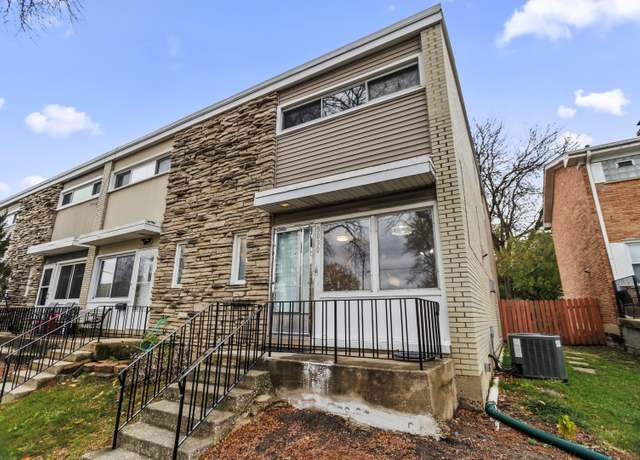 Property at 3030 W Pratt Blvd, Chicago, IL 60645, 3 beds, 1.5 baths